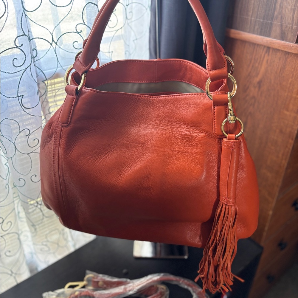 G.I.L.I. Orange Roma 2 Leather Shoulder Bag with Elegant Design